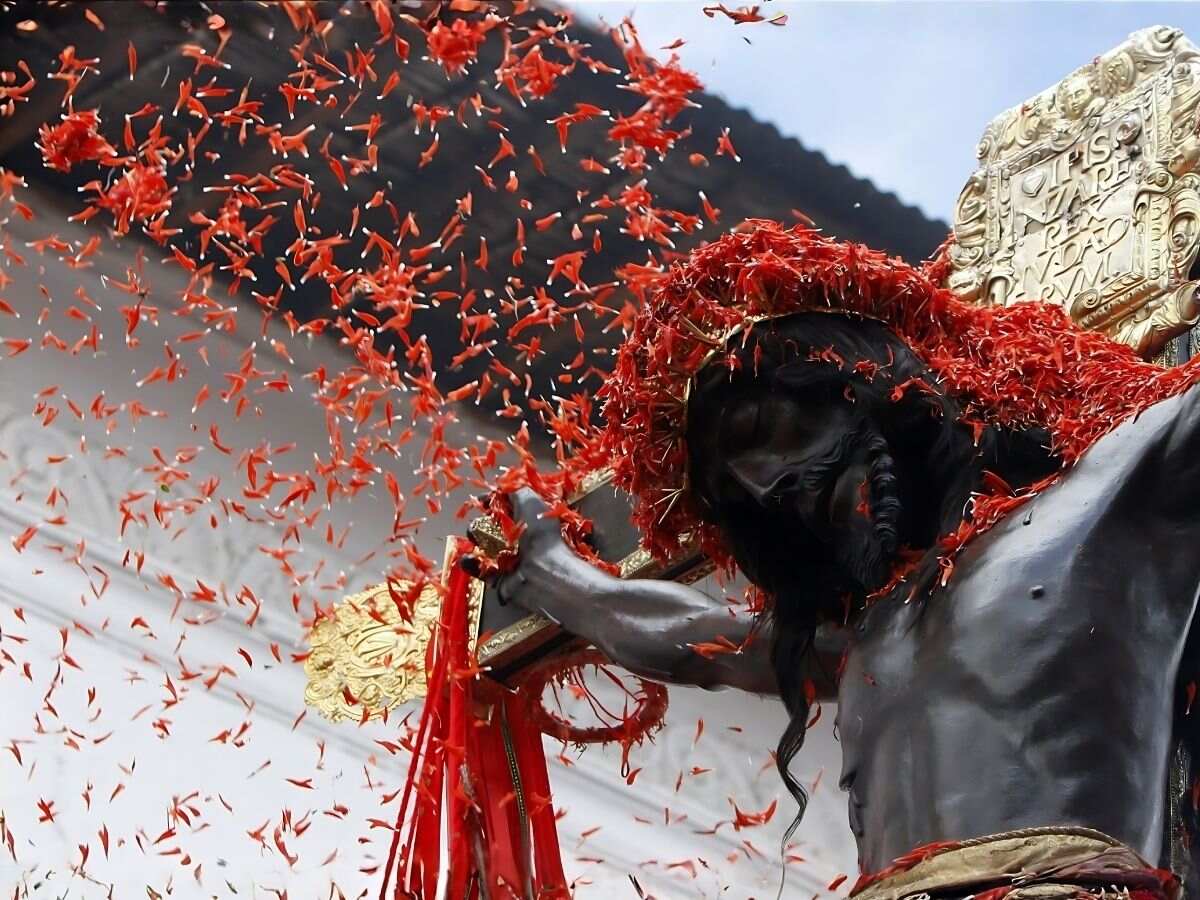 sacred image of the Lord of the Earthquakes of Cusco
