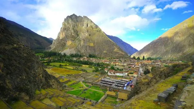vista del pueblo de ollantaytambo
