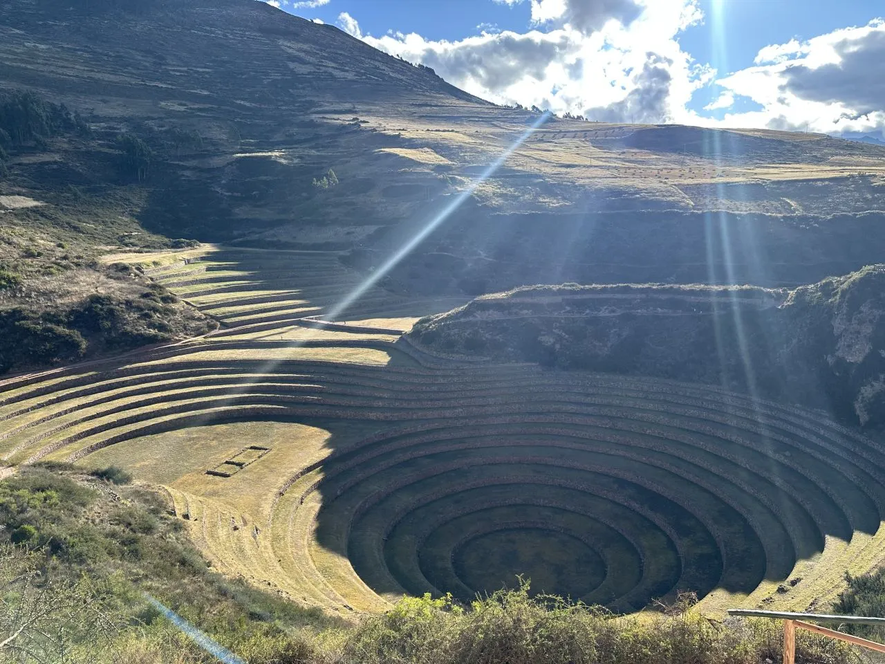 Moray – Terrazas circulares del Valle Sagrado Moray con sus terrazas circulares, laboratorio agrícola inca en el Valle Sagrado
