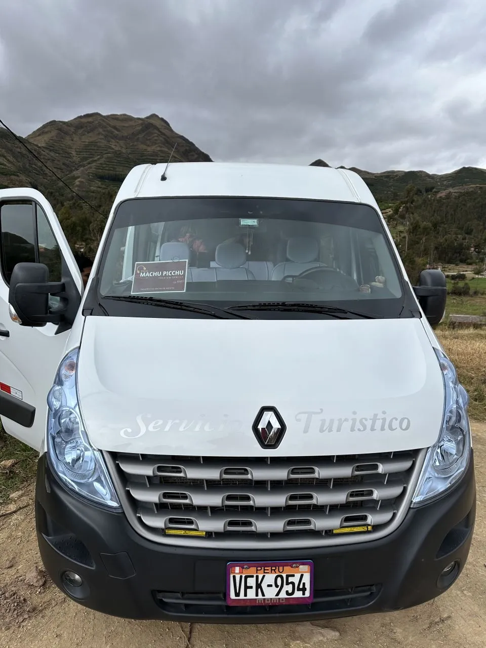 Minibús turístico — Ruta del Valle Sagrado Minibús turístico en la ruta del Valle Sagrado — servicio para estudiantes