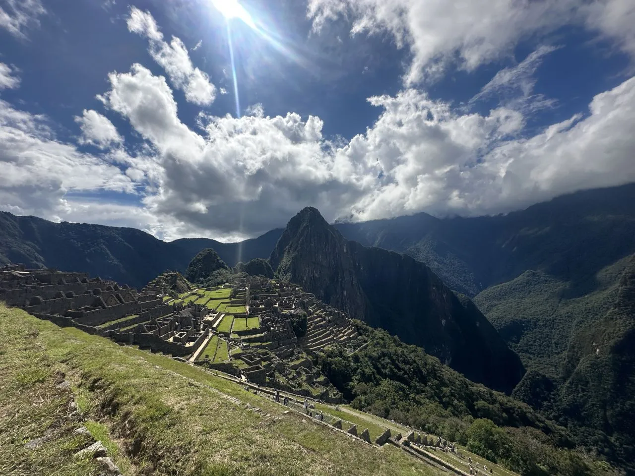 Grupo de estudiantes en Machu Picchu, mirador principal del tour 4 días / 3 noches