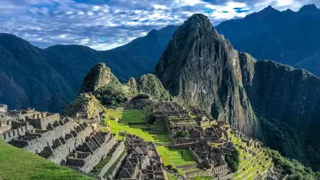 vista clasica del santuario histórico de machu picchu