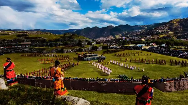 Reprenetación del Inti raymi en la explanada de Sacsayhuaman