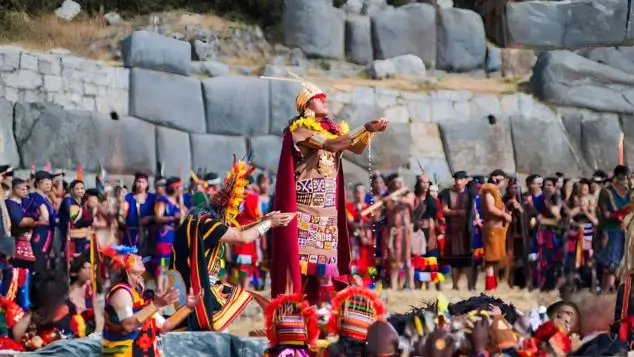 representation of the inca in sacsayhumaan