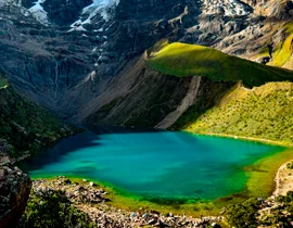 laguna de humantay vista frontal