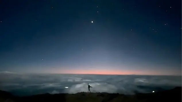 amanecer en el mirador de tres cruces en paucartambo