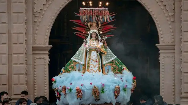 procesión de la virgen del carmen en paucartambo