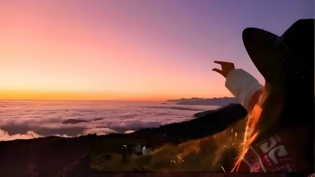vista del mirador de 3 cruces en paucartambo