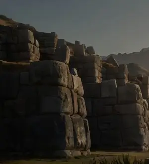 Vista panorámica del complejo arqueológico de Sacsayhuamán en Cusco