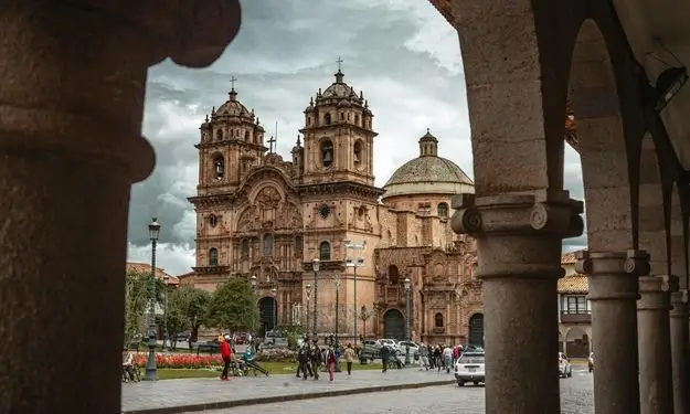 plaza principal de cusco, inicio de la ruta del sol cusco a puno
