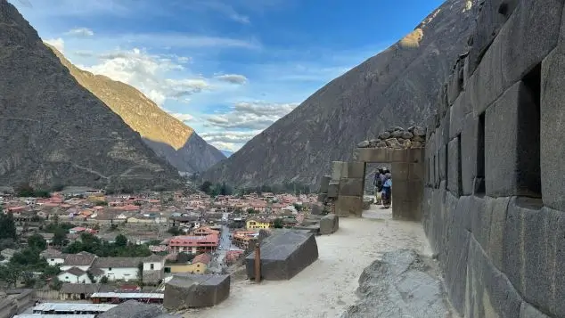 vista del pueblo de ollantaytambo