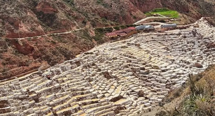 vista de pozas en las salineras de maras