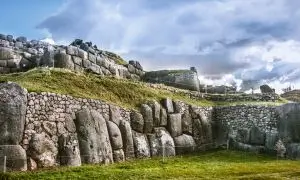 vista de la fortaleza de sacsayhuaman, uno de los templos mas importantes de la edad incaico
