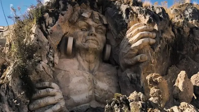 escultura cusqueña en la morada de los dioses
