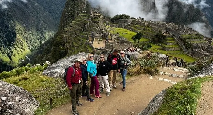 vista de la ciudadela de machu picchu en el tour de inca jungle en 4 días