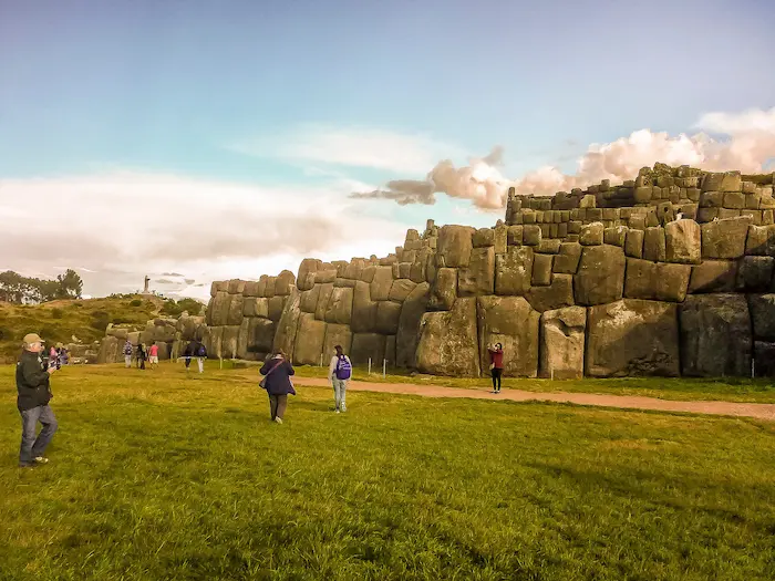 Muros de piedra de Sacsayhuamán en Cusco