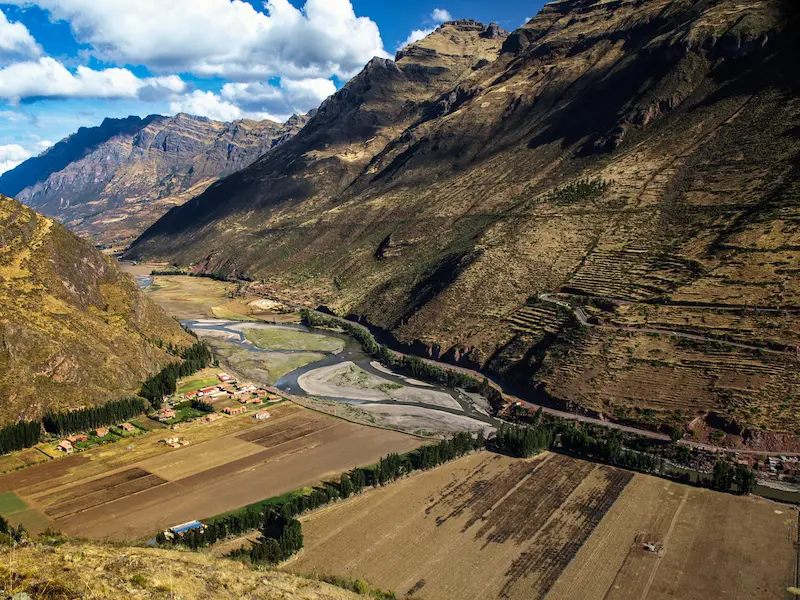 Vista panorámica del Valle de Urubamba en el Valle Sagrado de los Incas, Perú