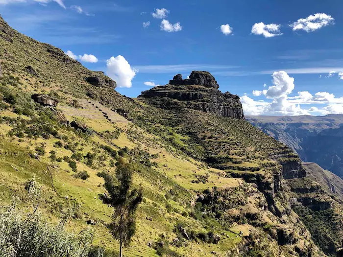 Hiking to Waqrapukara